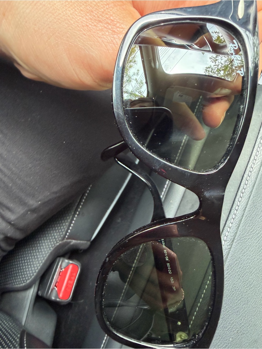 Ray-Ban Classic polarized Wayfarer Black Sunglasses - Picture 2 of 6